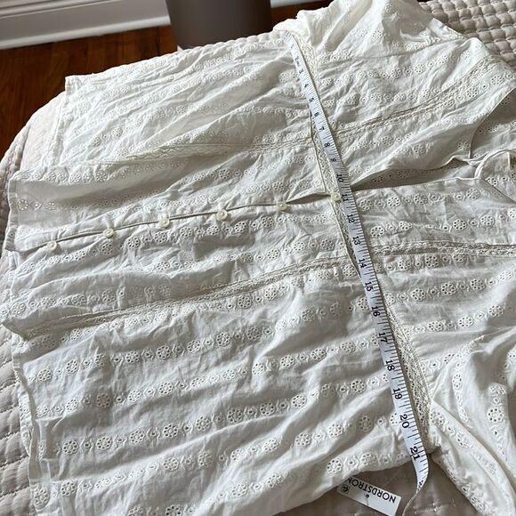 Treasure & Bond Long Sleeve Eyelet Lace Button Front Shirt Size Medium Ivory - Picture 9 of 10